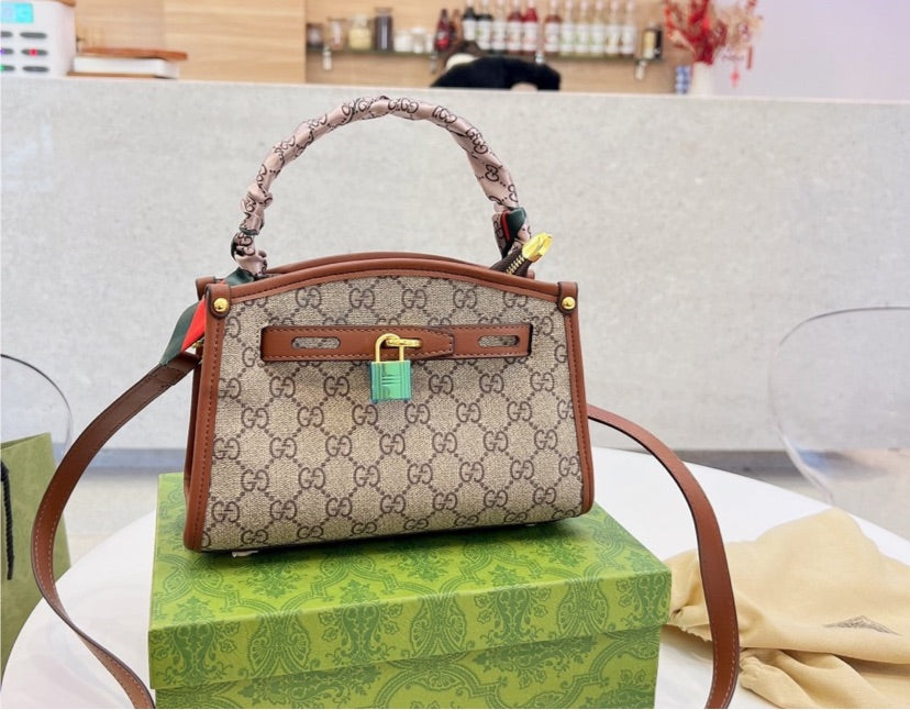 Woman LV handbag
