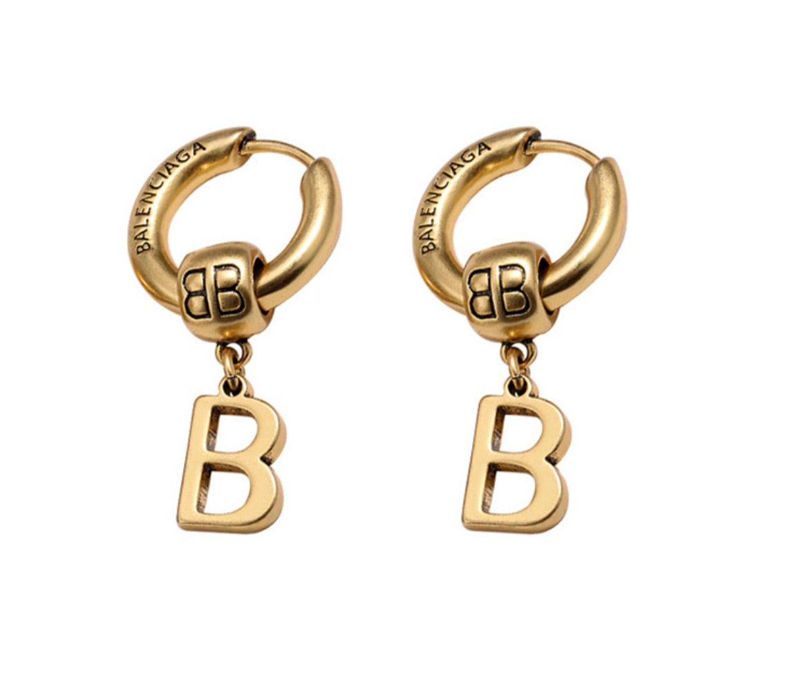 Balenciaga woman earring