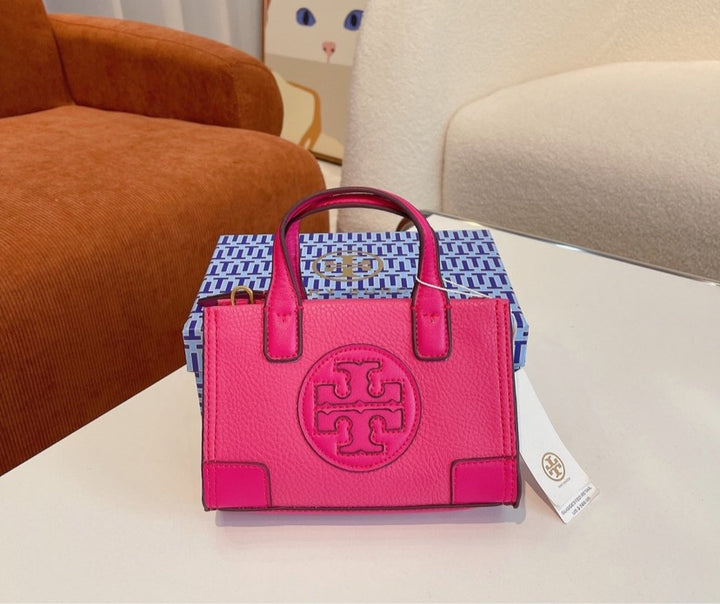 Woman Tory Burch small handbag