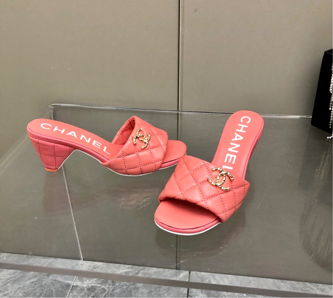 Woman Chanel sandal/shoes
