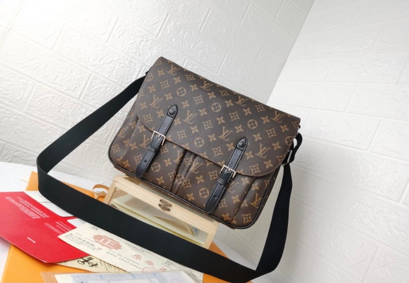 Messenger LV handbag