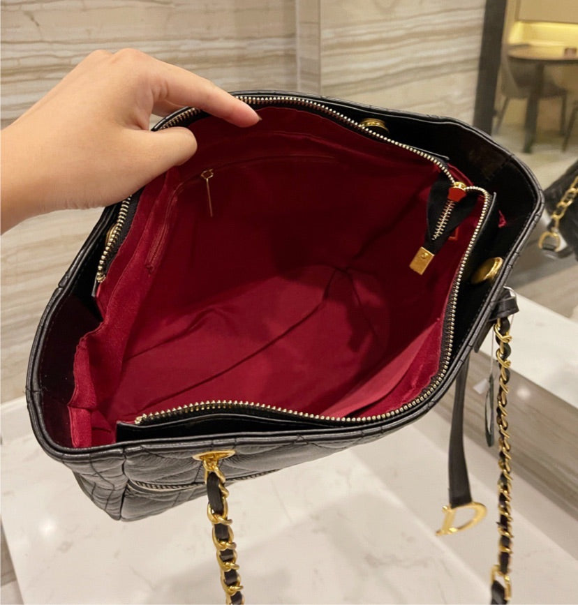 Black Dior woman handbag
