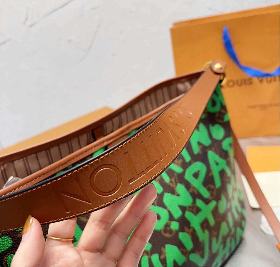 Louis Vuitton New style woman handbag