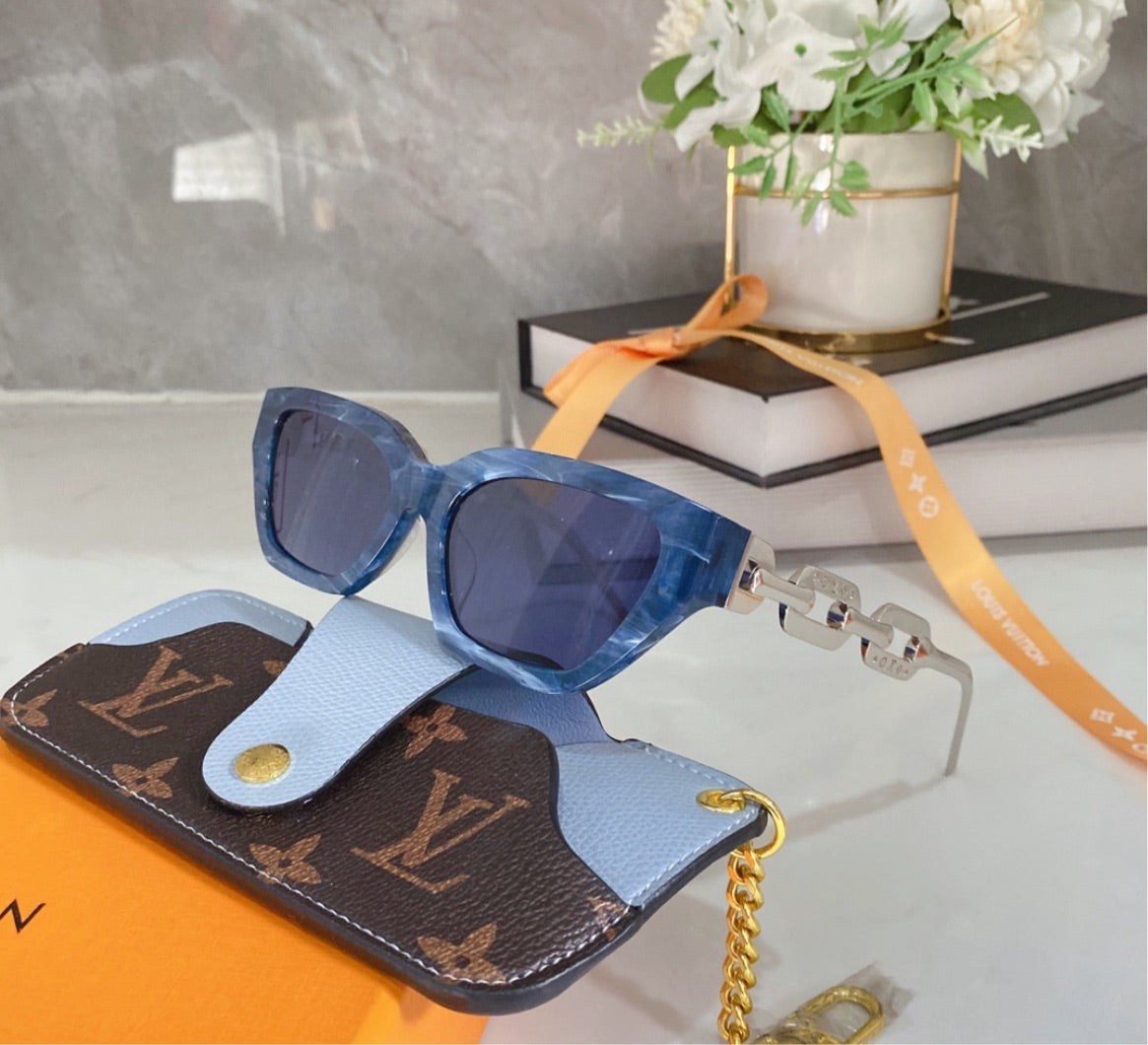 LV woman sunglasses