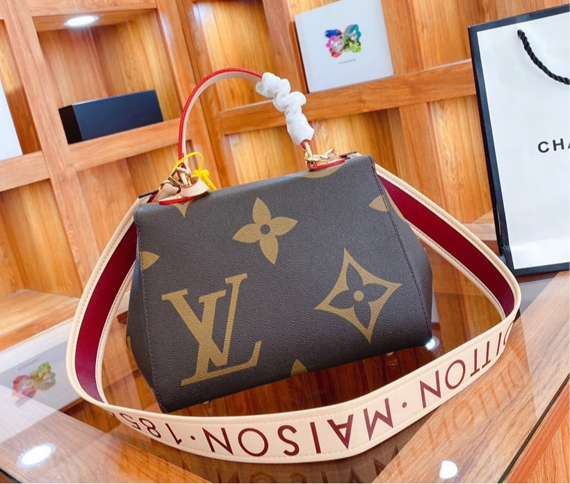 SALE !! New Leather Brown Louis  Vuitton handbag