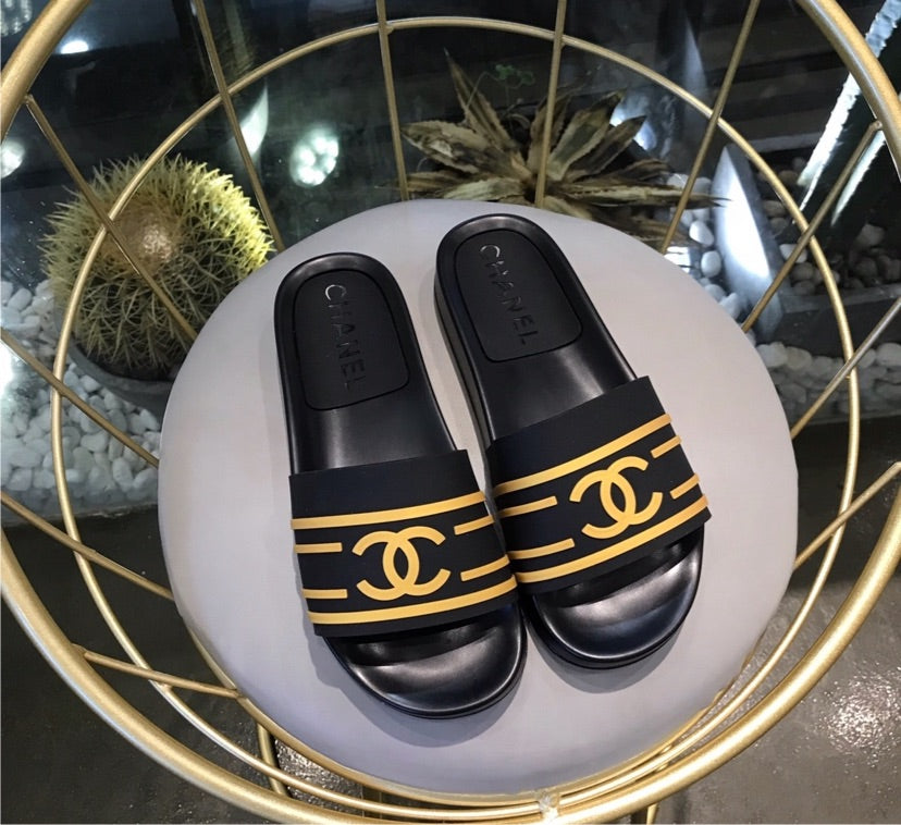 Black/gold woman Chanel slides