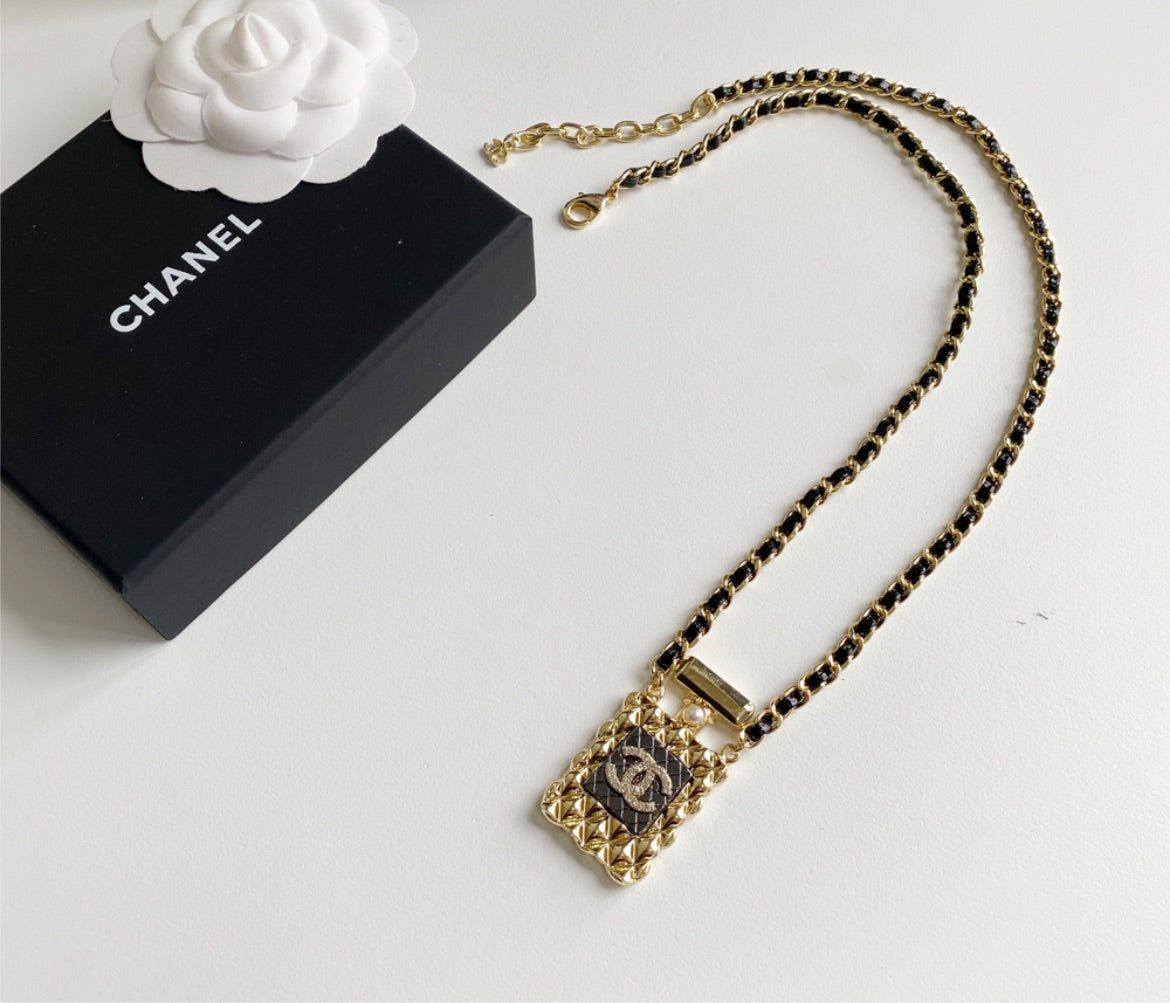 New Chanel woman necklace
