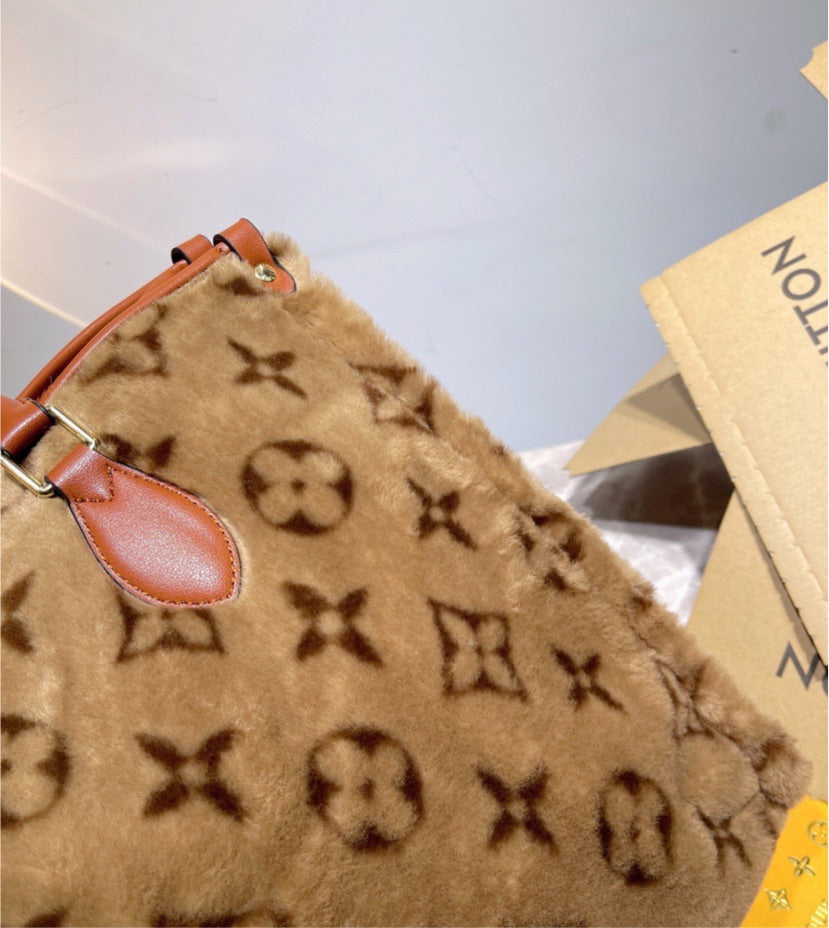 LV woman fur Large Handbag