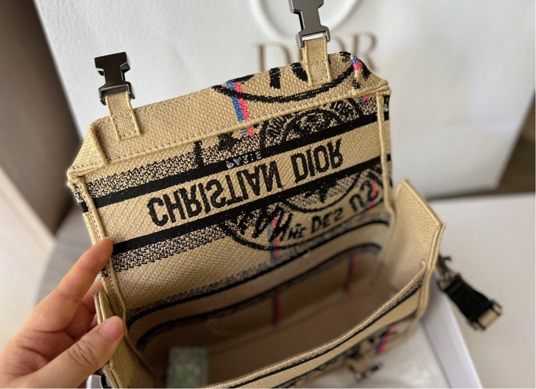 New woman Dior shoulder handbag