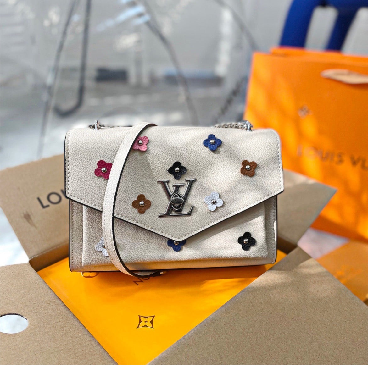 New woman LV a shoulder handbag