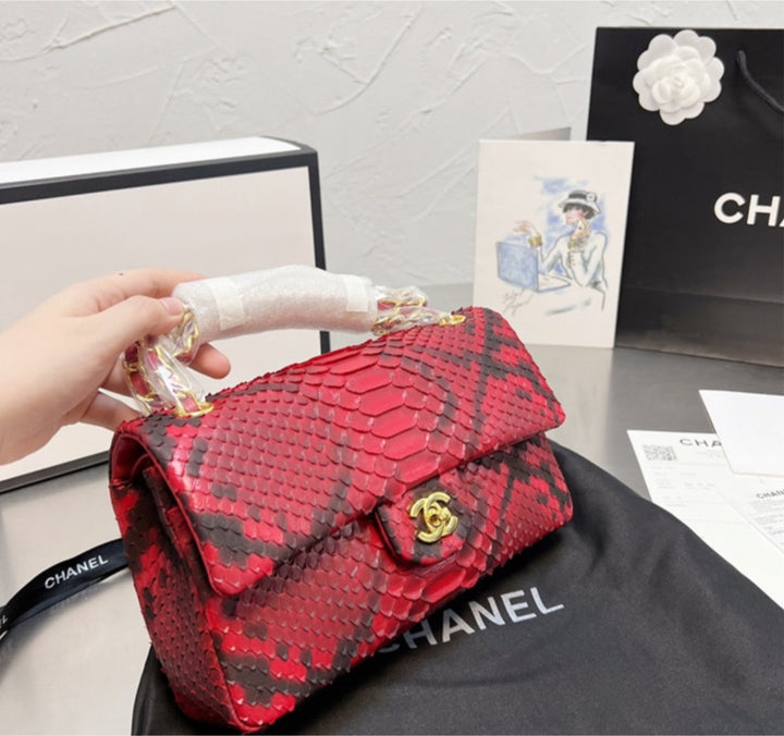 Woman Chanel shoulder handbag