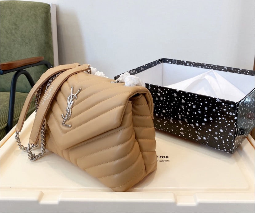 Woman YSL shoulder handbag