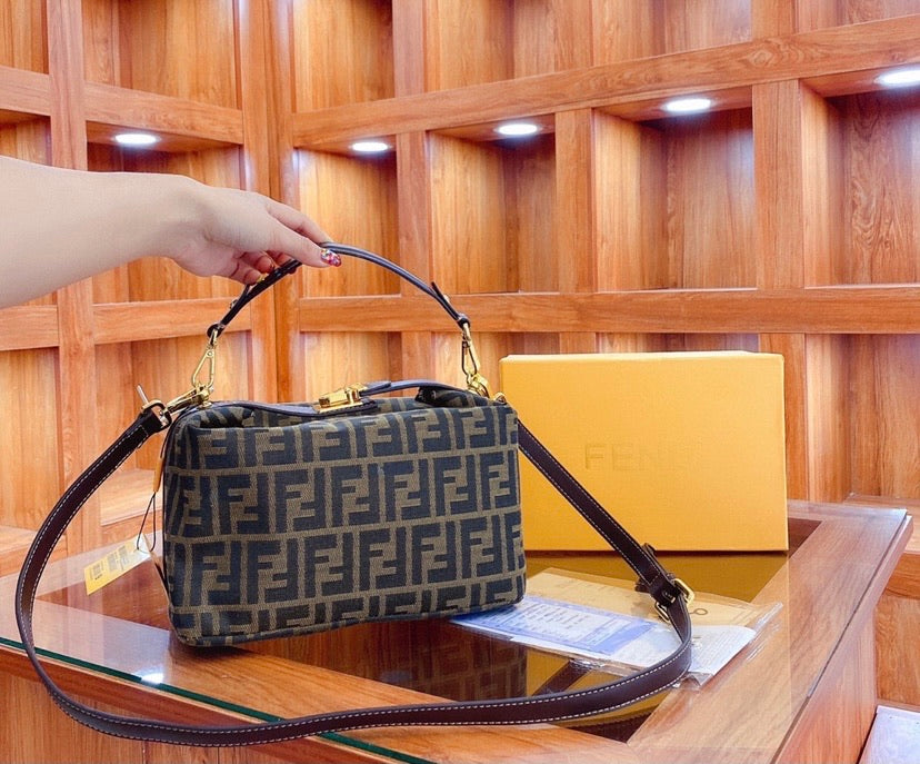 Fendi 2021 woman shoulder Handbag