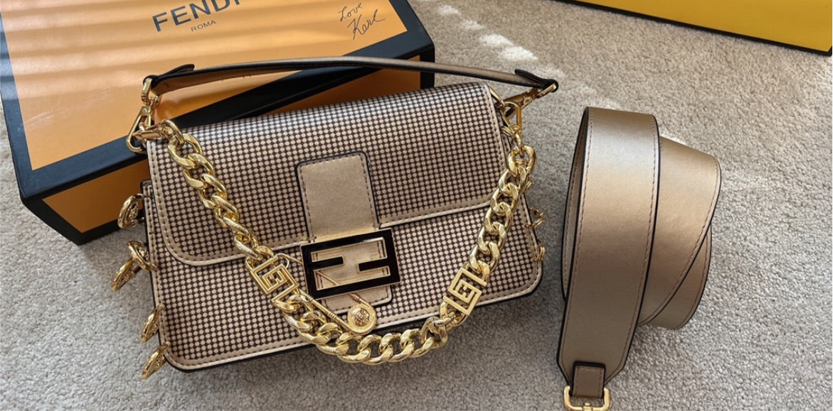 Woman Fendi shoulder bag