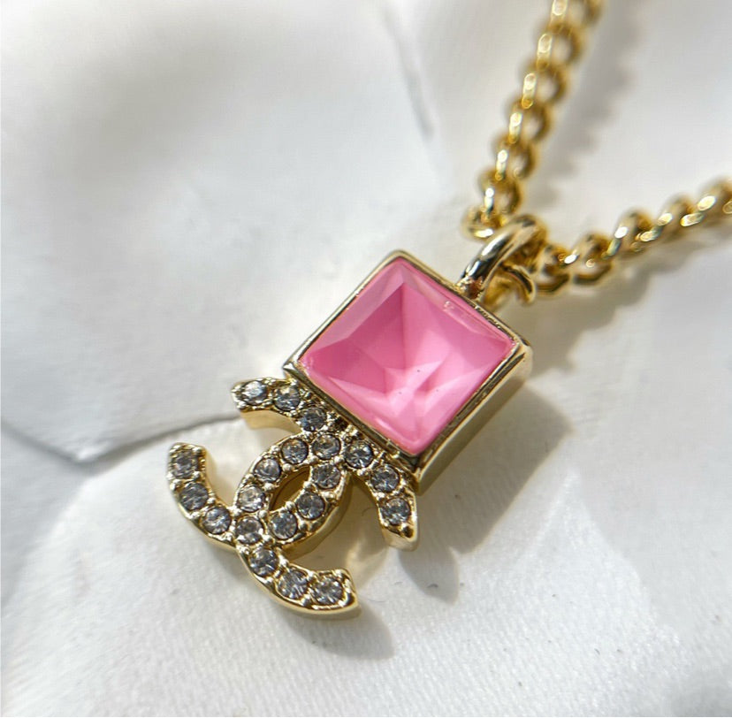 Gold plate Chanel woman necklace