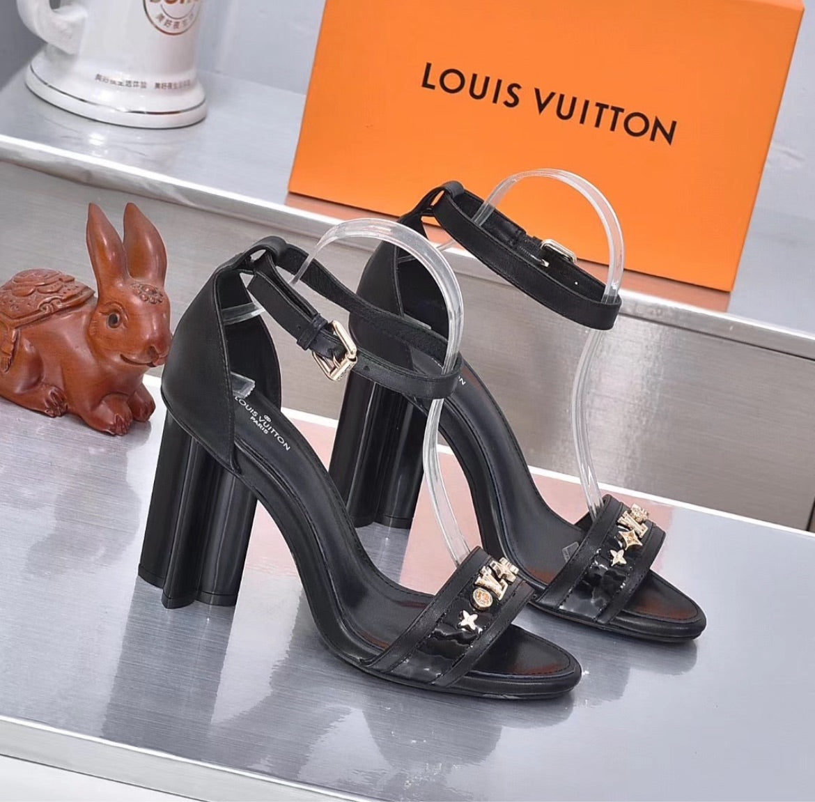 New Louis Vuitton woman sandal/shoe