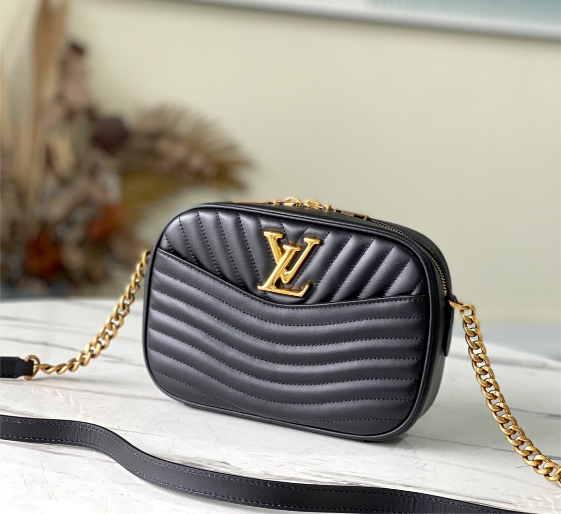 New woman LV crossbody/shoulder handbag