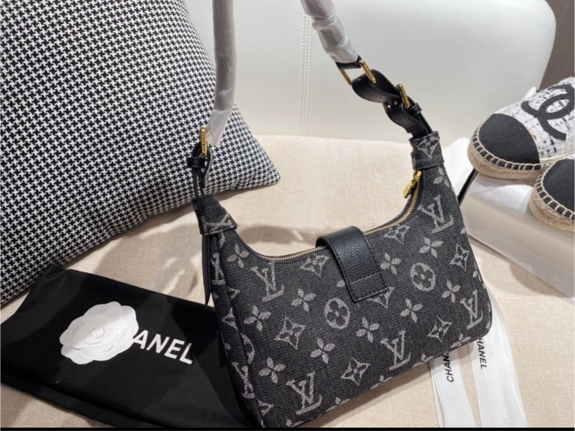 LV everyday woman Handbag