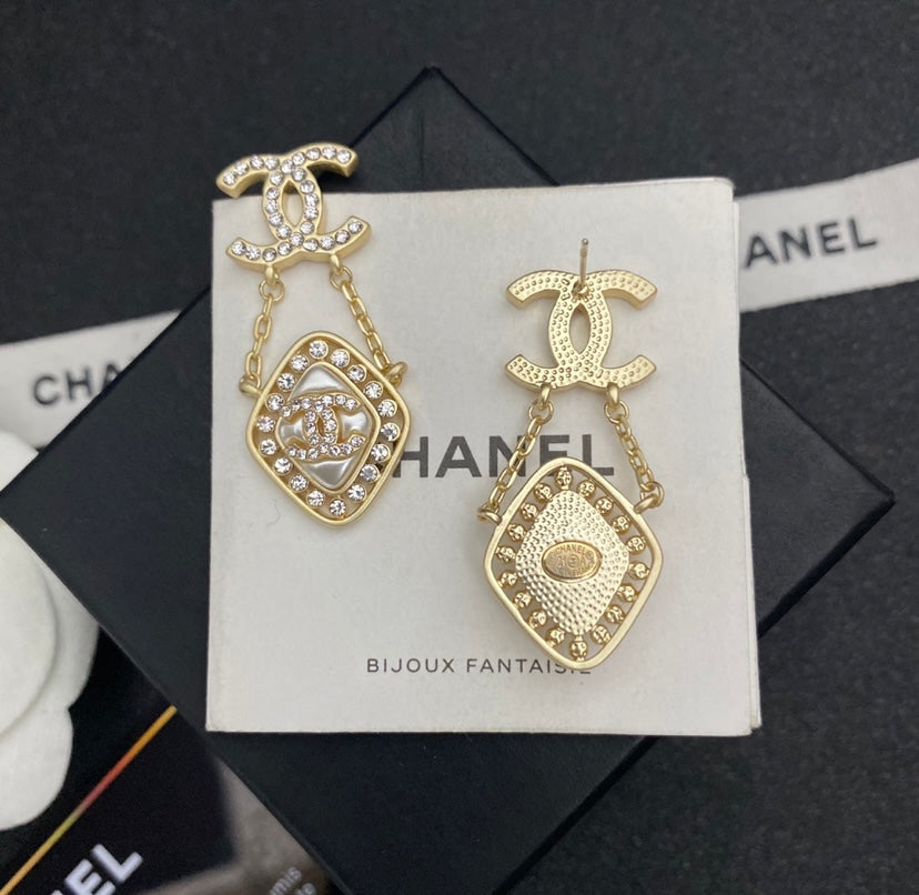 CC woman earrings