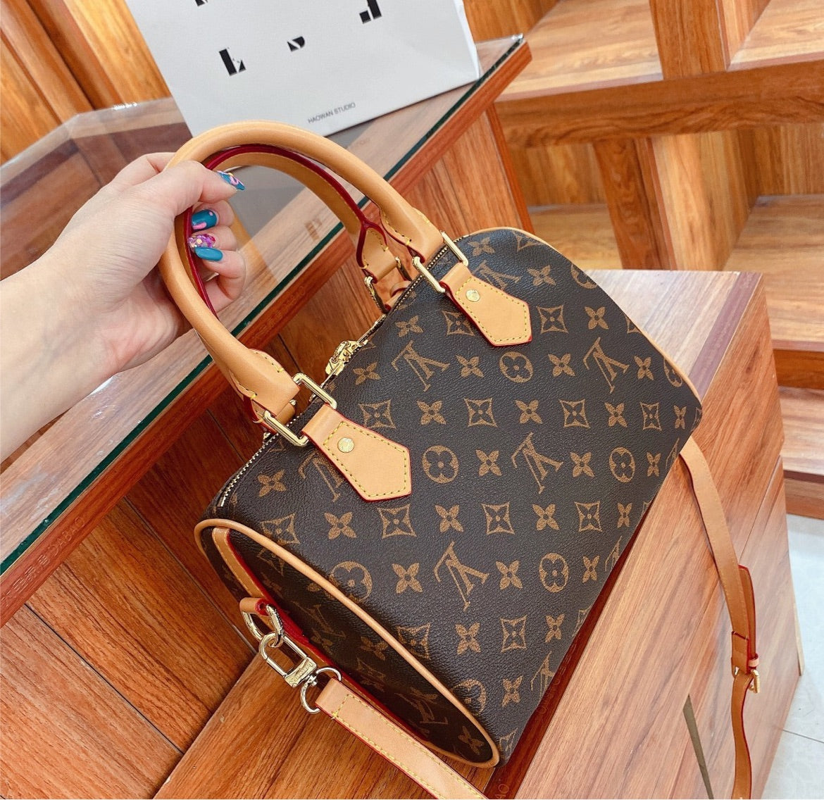 LV Woman new shoulder handbag