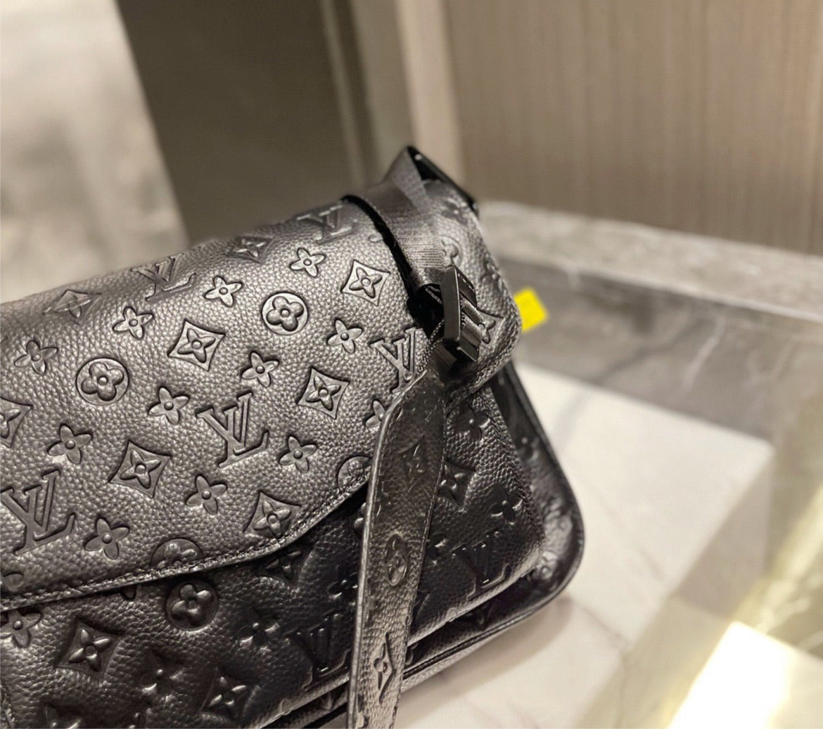 Everyday LV woman shoulder handbag