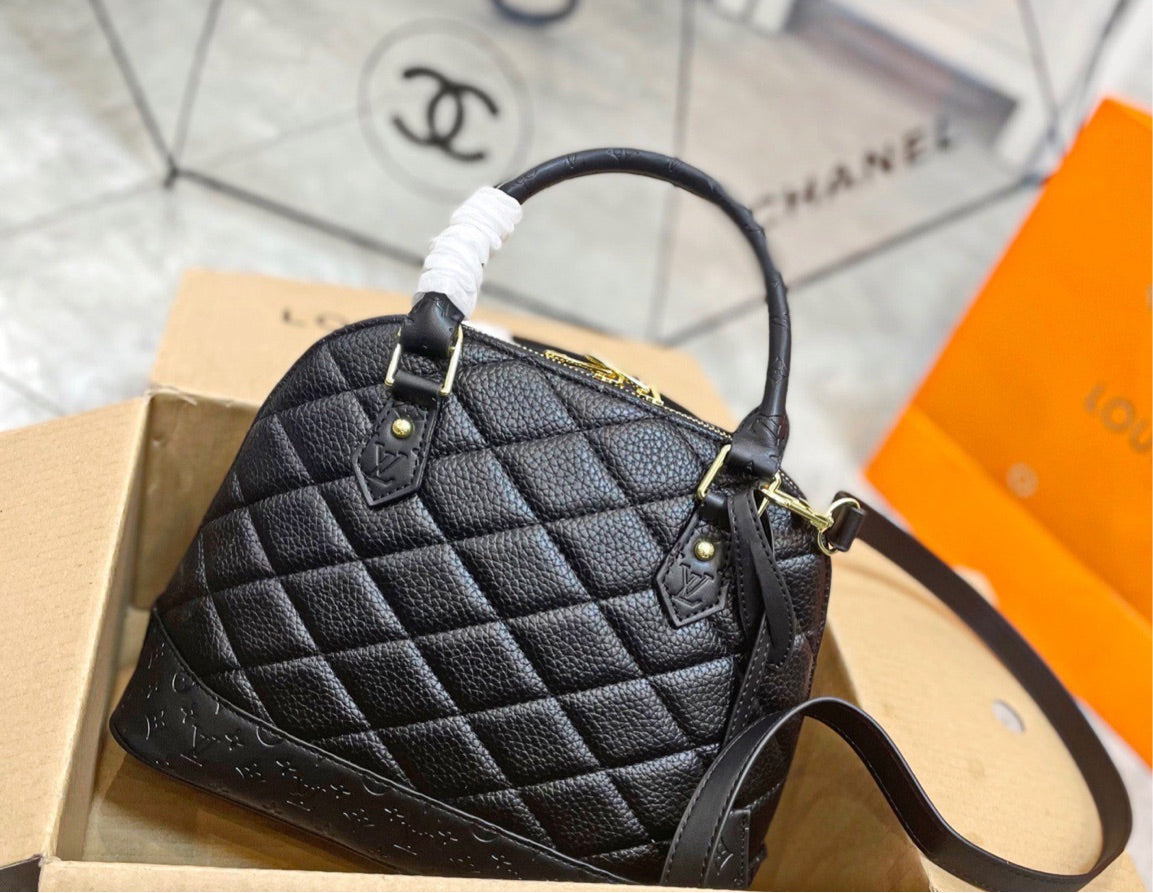 Woman NEW LV black shoulder handbag