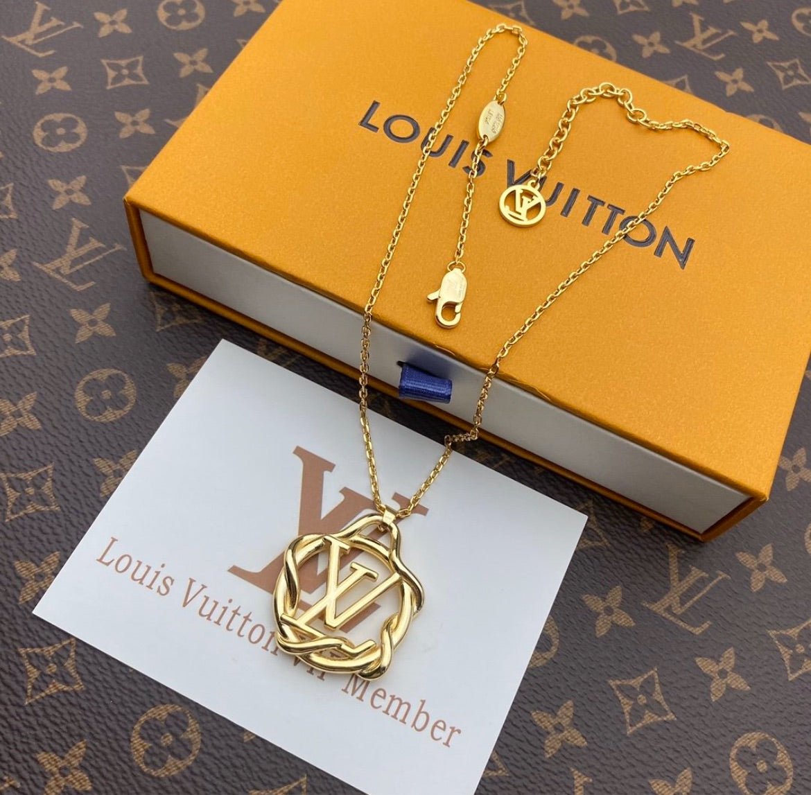 Louis V woman necklace