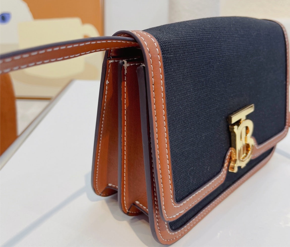 New burberry woman crossbody