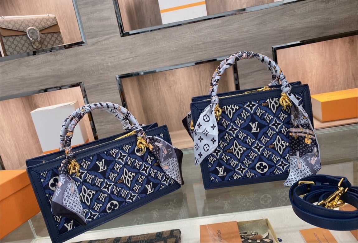 New woman LV handbag 2 sizes