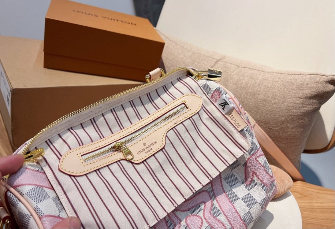 LV woman new shoulder handbag