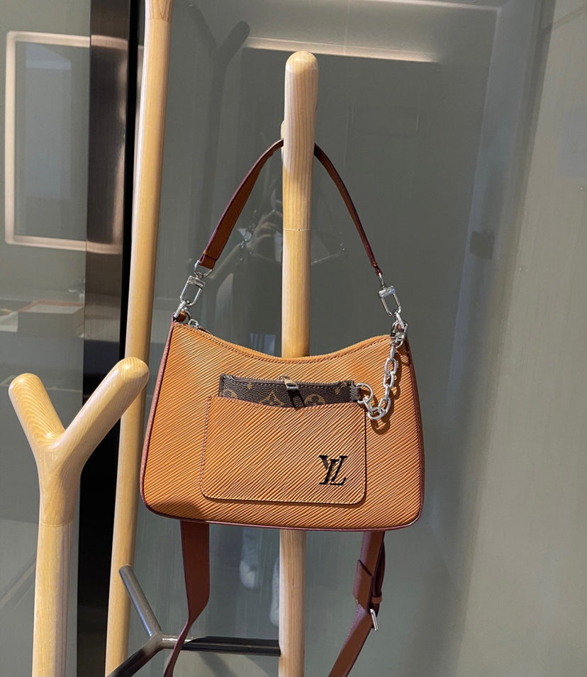 BLOW OUT SALE !!! Louis Vuitton leather woman handbag