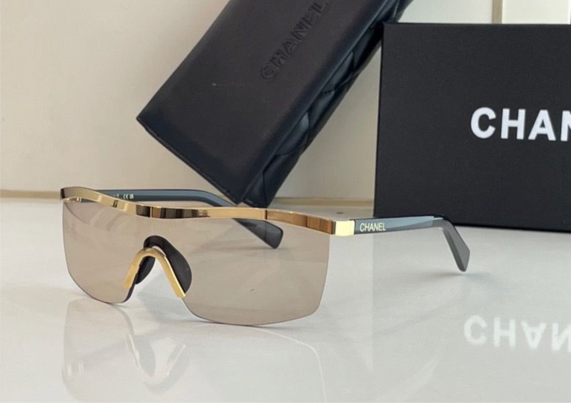 New woman (23) Chanel sunglasses