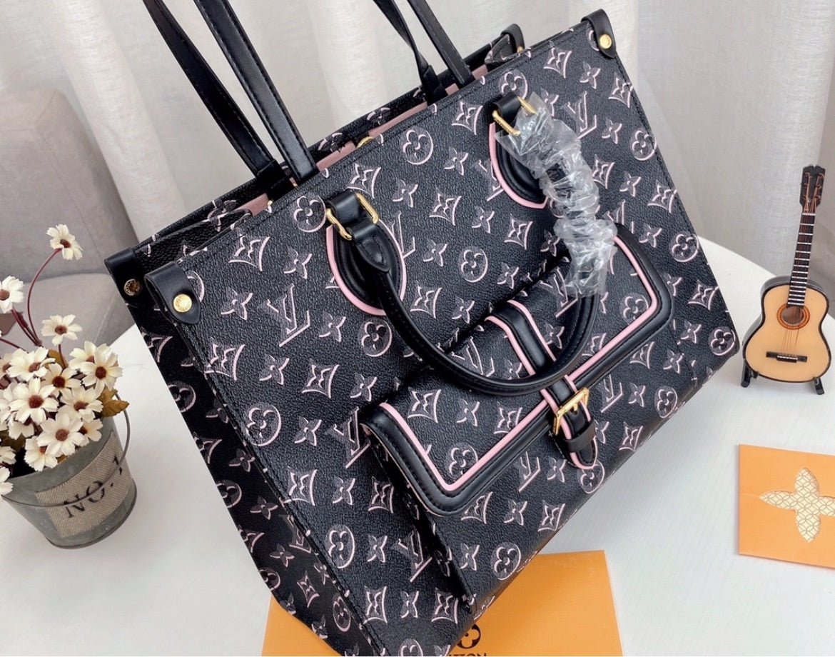 LV woman large shoulder bag