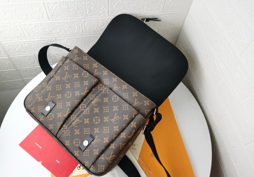 Messenger LV handbag