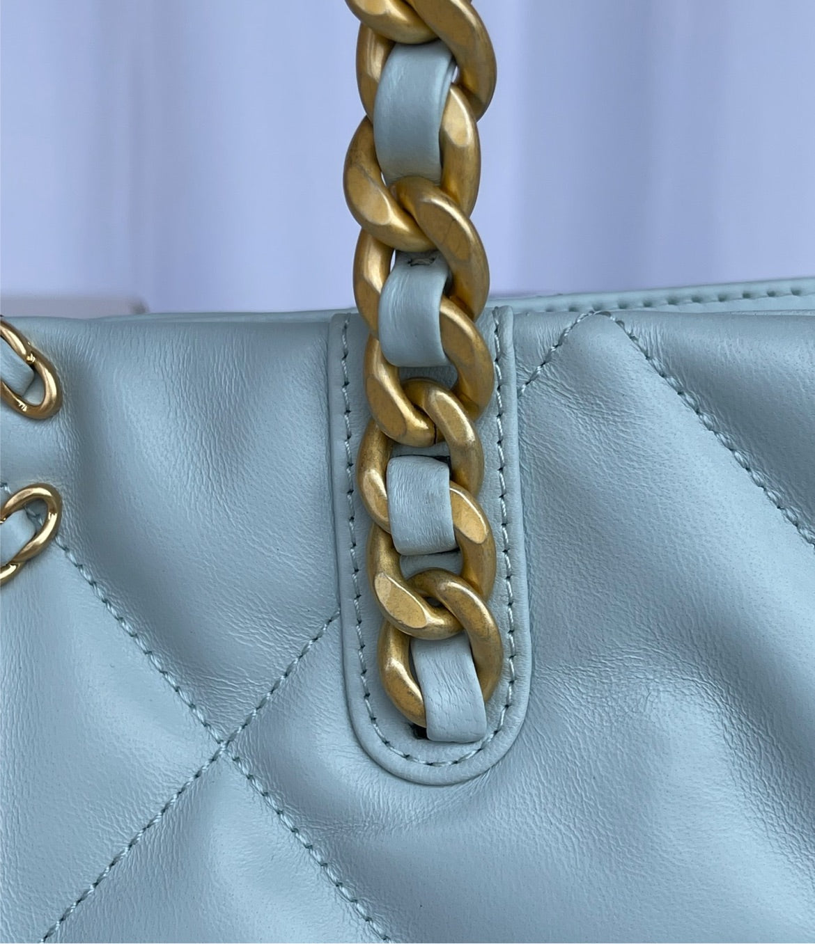 Soft leather Chanel woman shoulder handbag