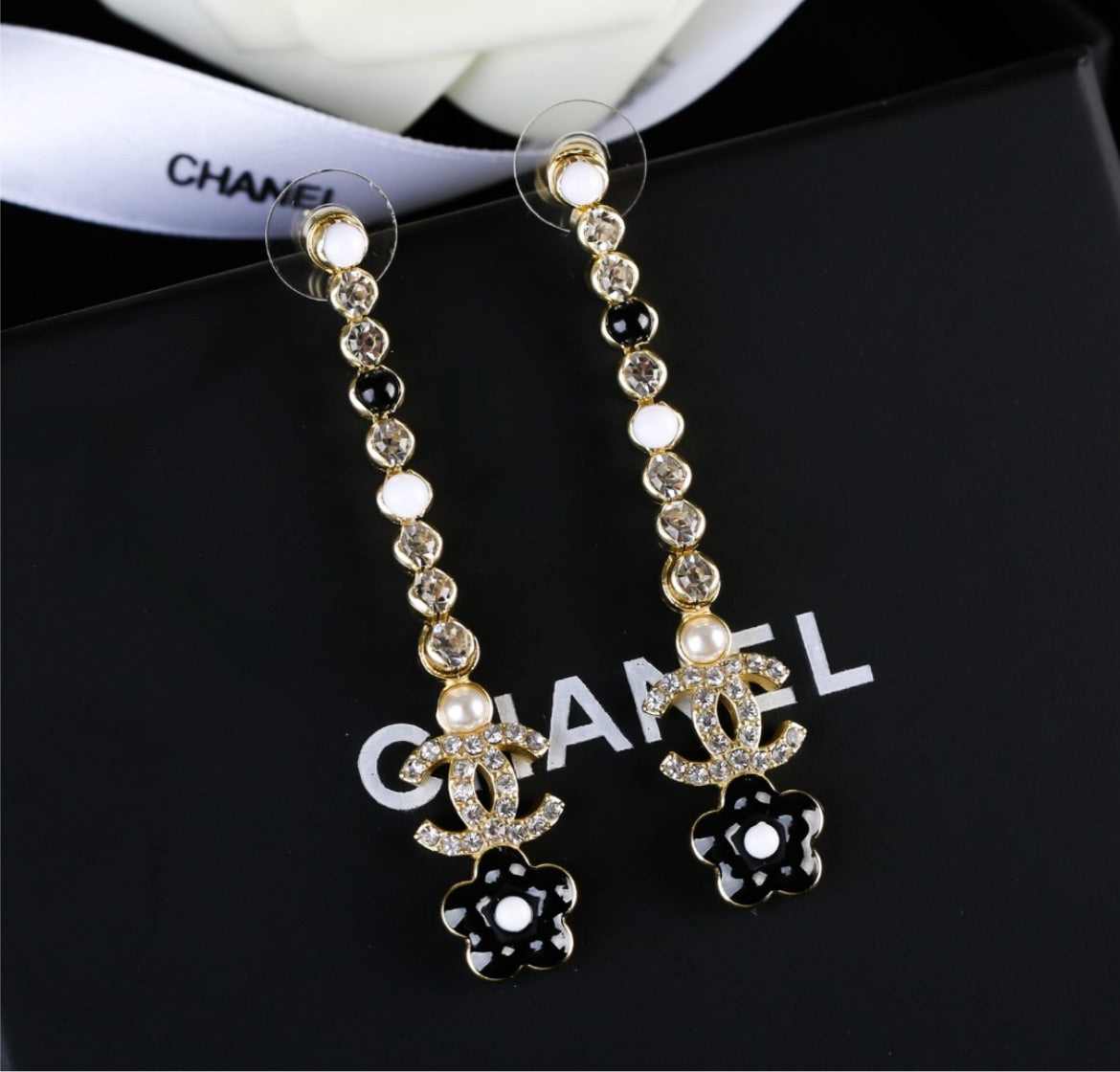 New woman Chanel earring