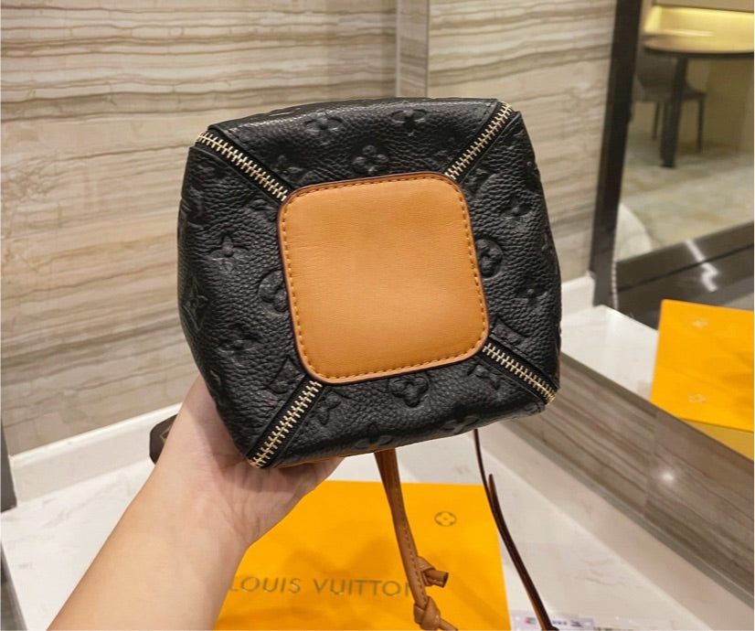 LV woman shoulder handbag