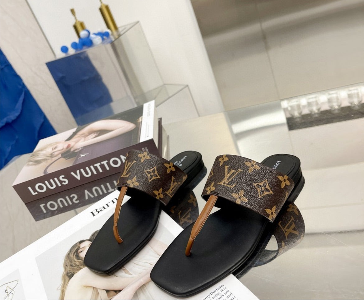 New LV woman sandal