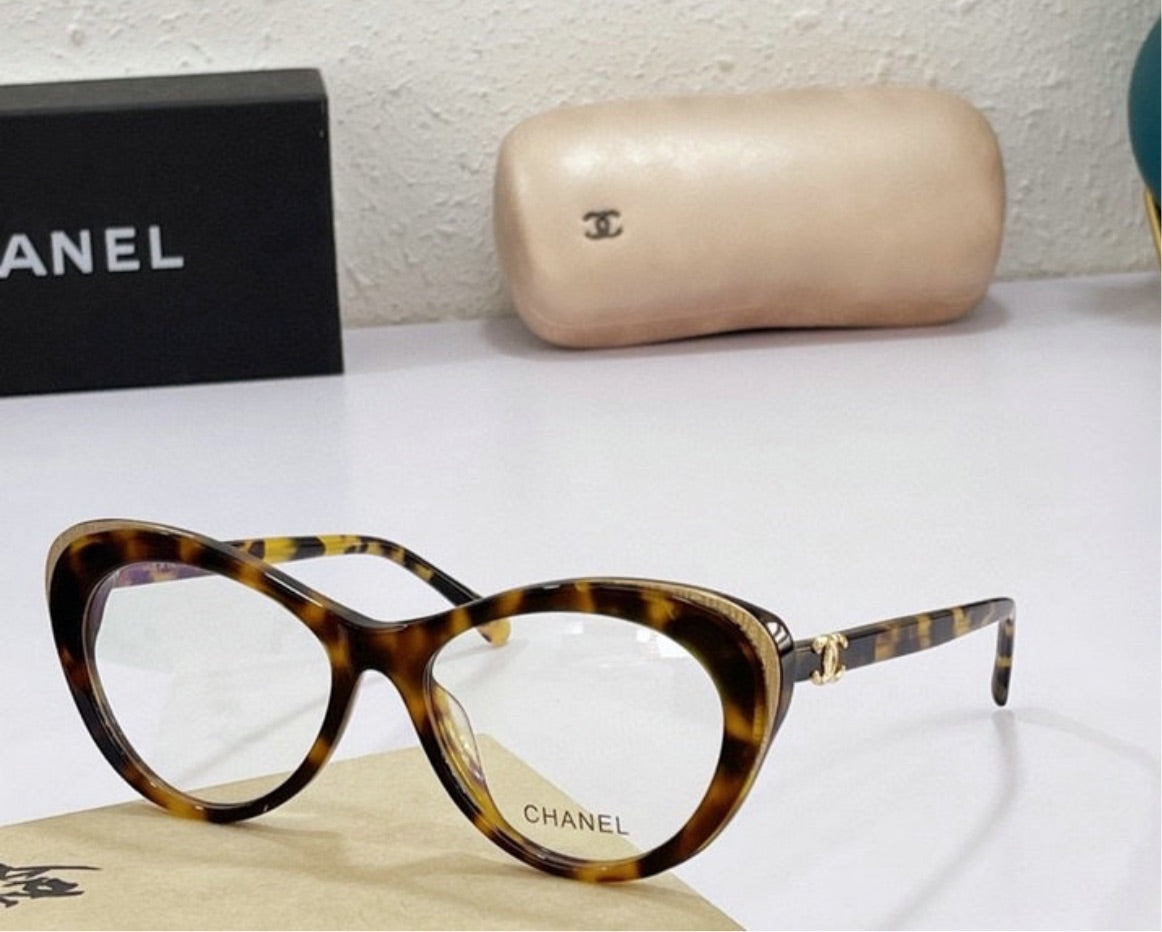 New Chanel woman eye Wear
