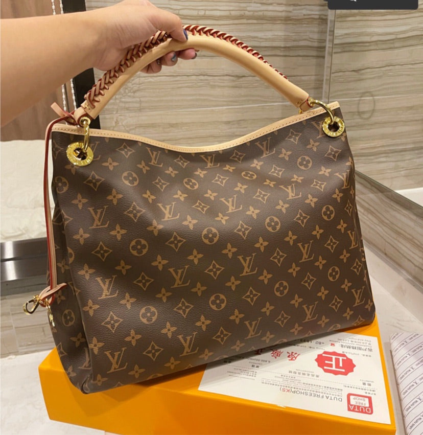 Large LV a woman handbag