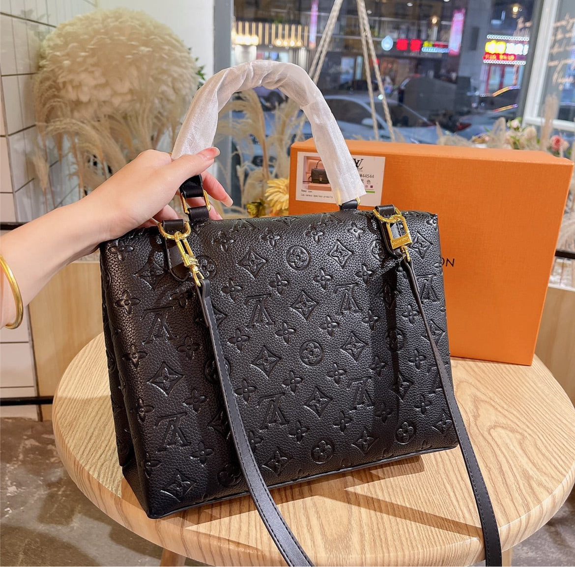 New LV woman Shoulder handbag