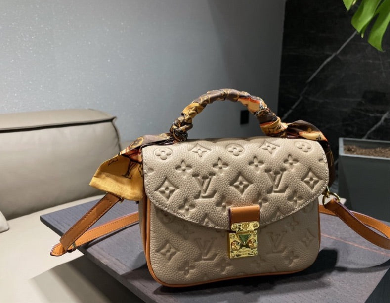 Woman LV crossbody handbag