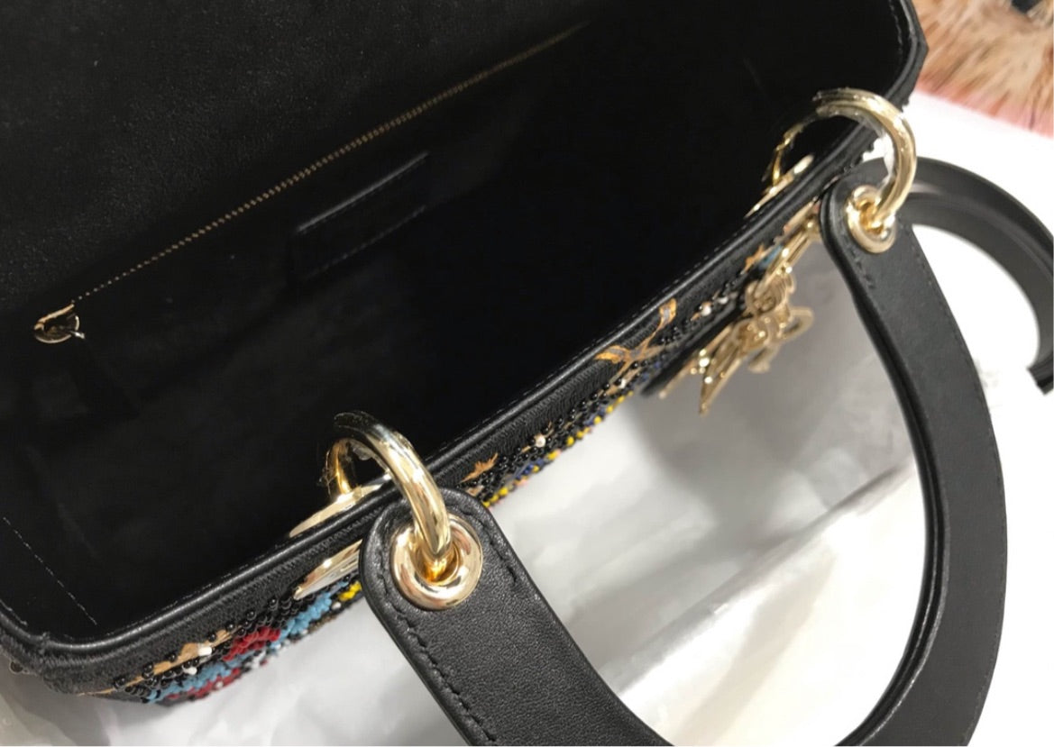 New woman Christian Dior shoulder bag