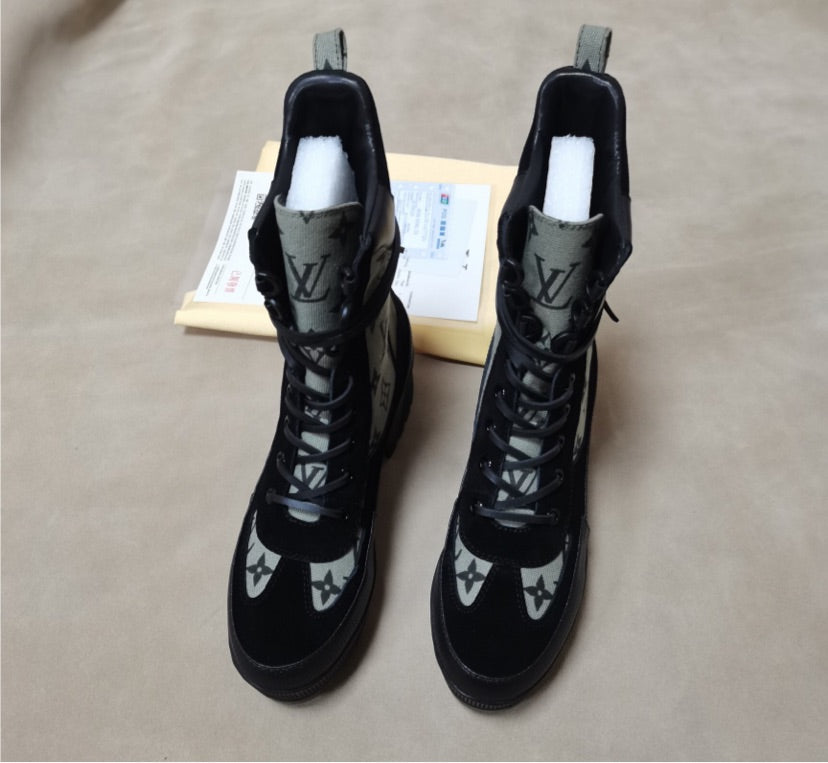 Mid size LV woman boots