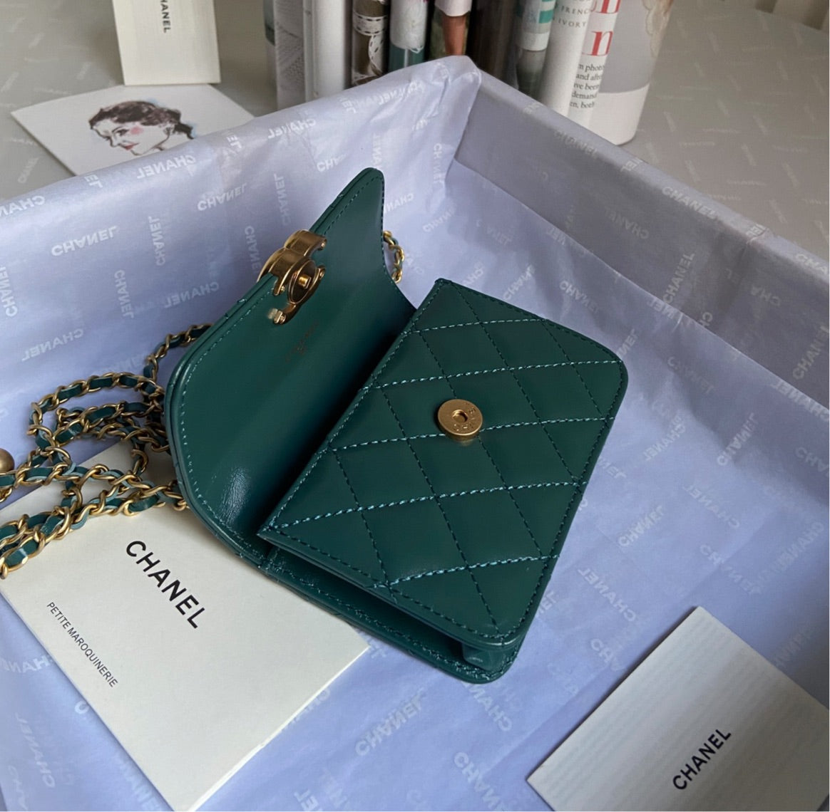 New woman Chanel crossbody/shoulder bag