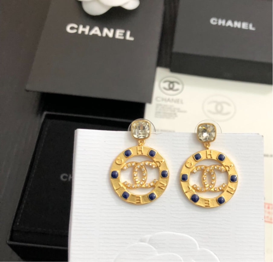 New Chanel woman earring