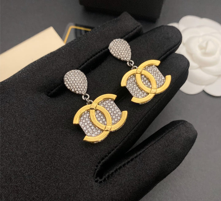 Woman new Chanel earrings