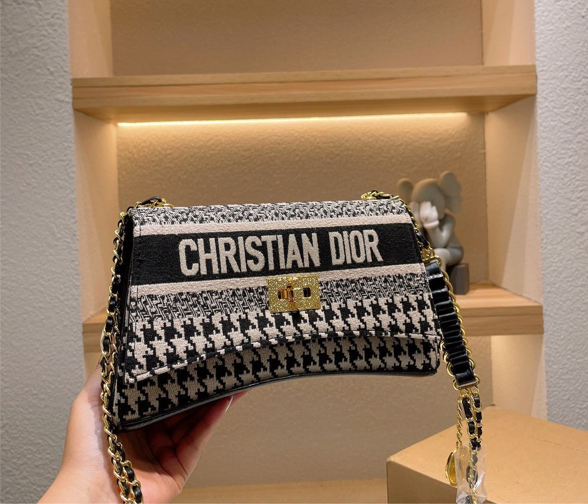 Dior woman shoulder handbag