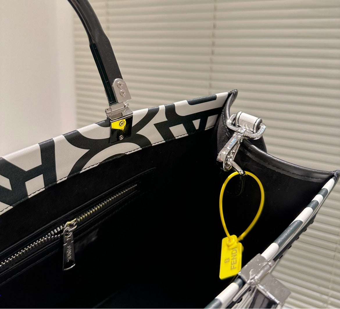 Black/white Large Fendi shoulder bag