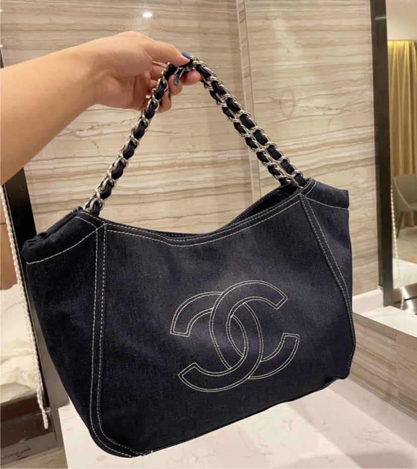 Chanel woman handbag